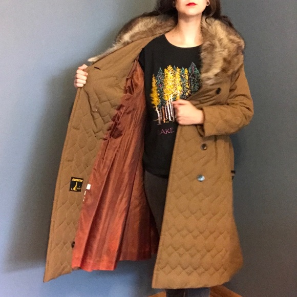 🔻SOLD🔻Vintage Trench w/ Fur Collar - Picture 2 of 8